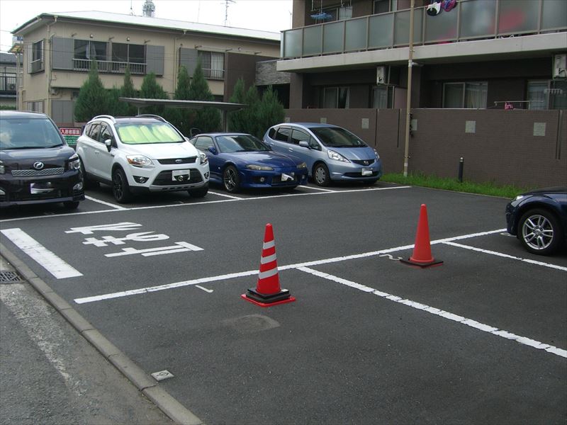 駐車場　敷地内駐車場