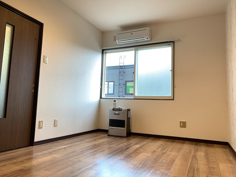 居室・リビング　洋室（6帖）の様子