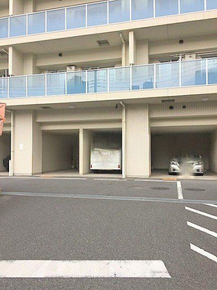 【中野区本町のマンションの駐車場】