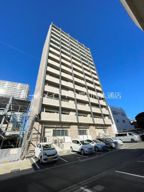 豊橋市東小田原町のマンションの建物外観