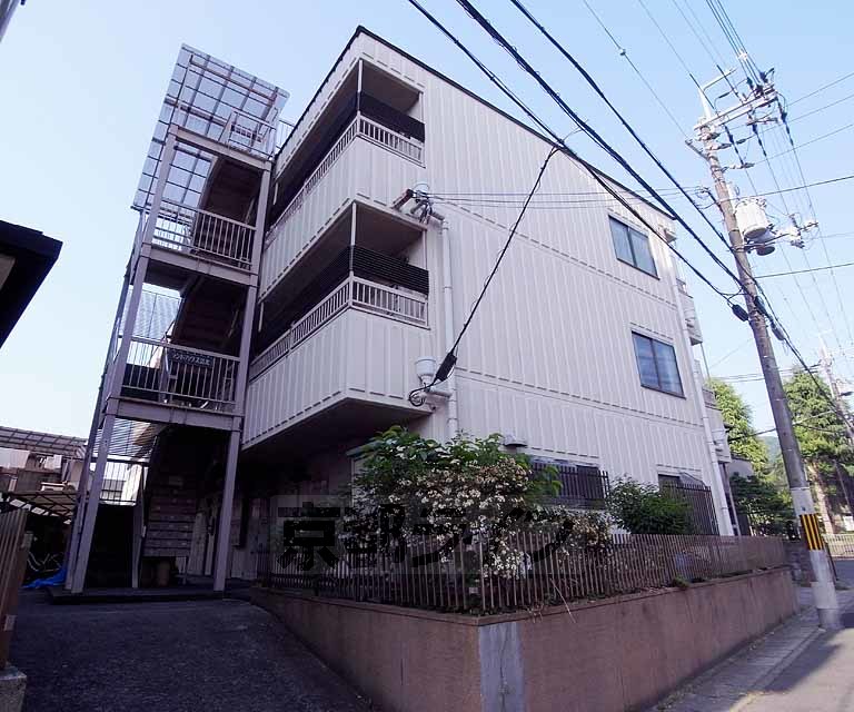 京都市左京区一乗寺向畑町のマンションの建物外観