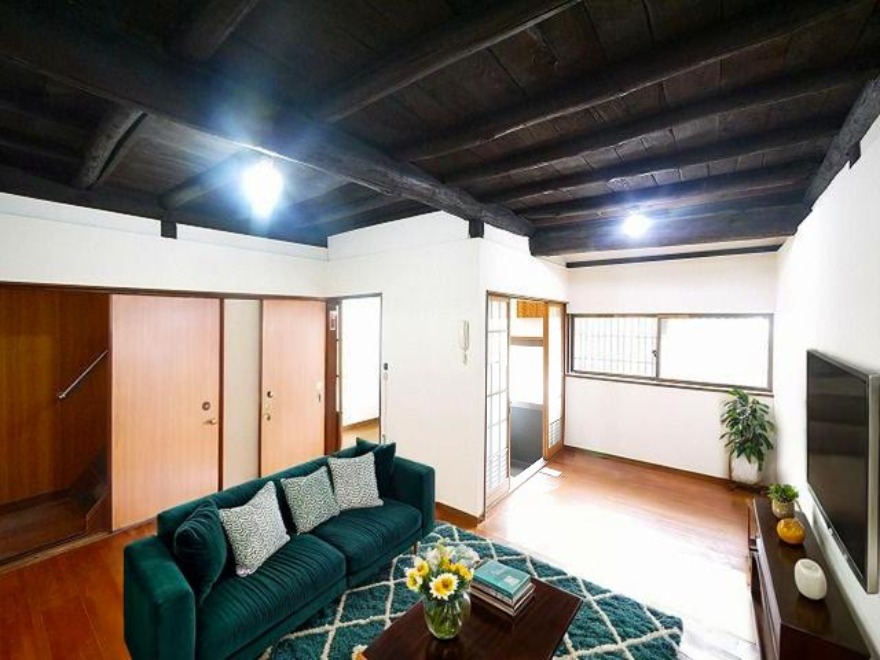 居室・リビング　CGで家具等を配置したもので家具等は含まれません