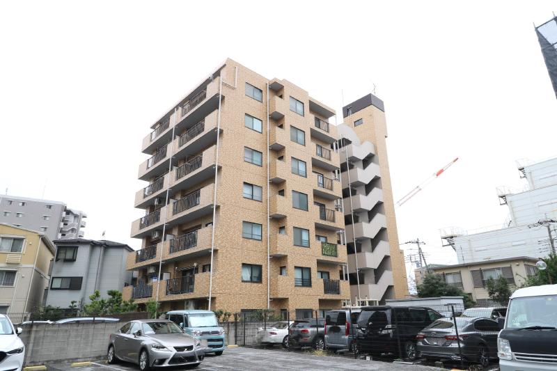 川口市飯塚のマンションの建物外観