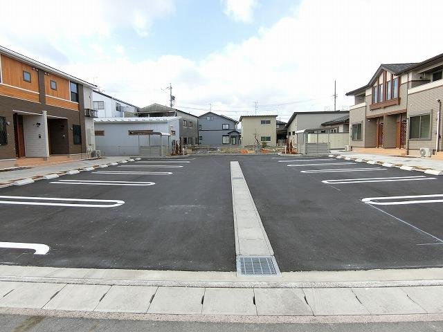 ブリーズアイ　Ａの駐車場