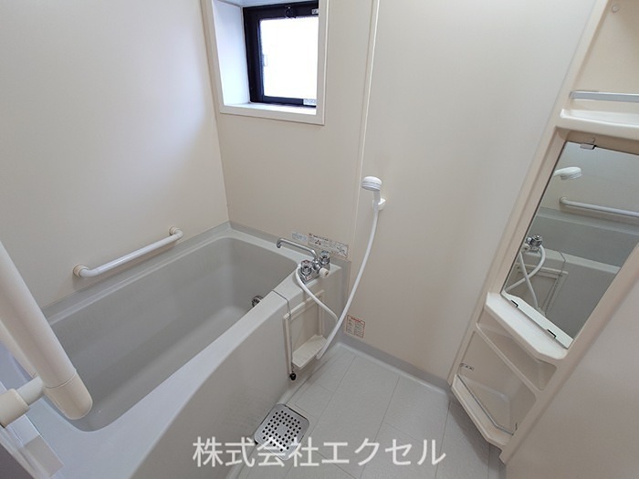 バス・シャワールーム　追い焚き付き。