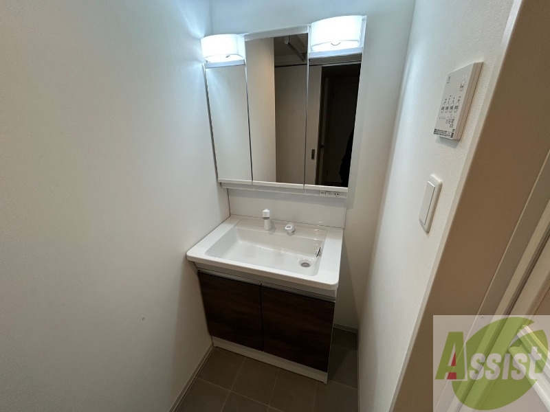 洗面設備　シャンプードレッサーで身支度もラクラクです！