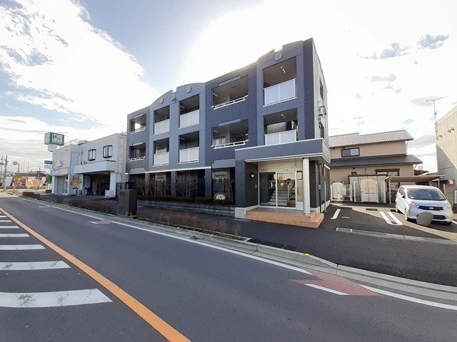 館林市松原のマンションの建物外観