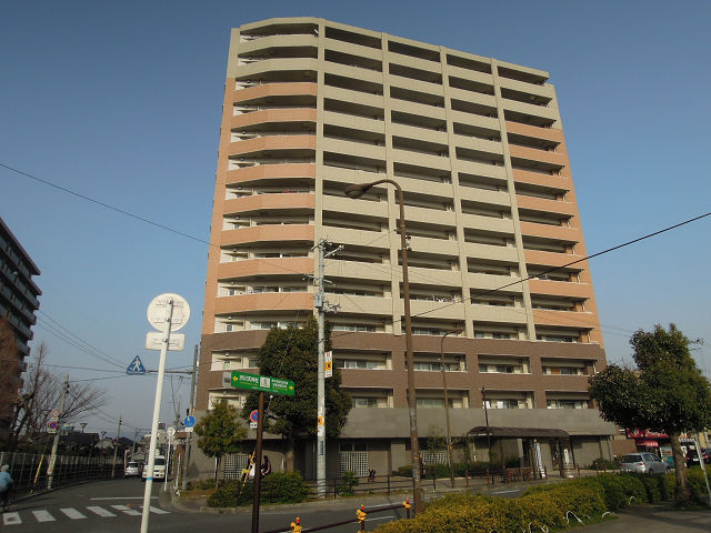 藤和八尾駅前ホームズの建物外観