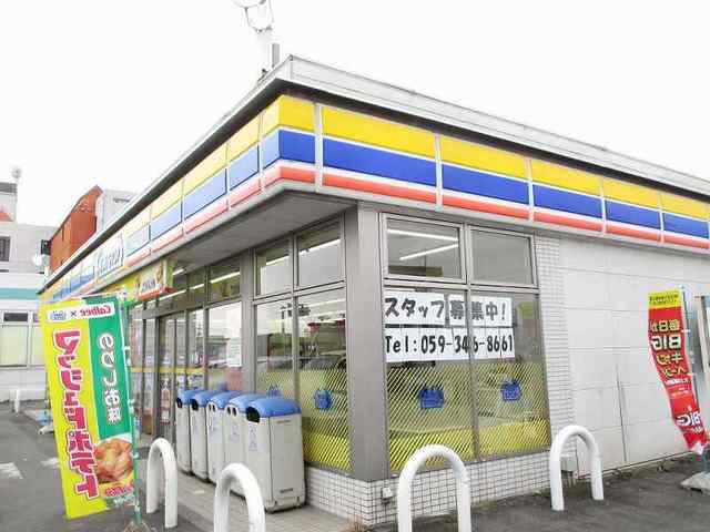 【四日市市河原田町のアパートのコンビニ】