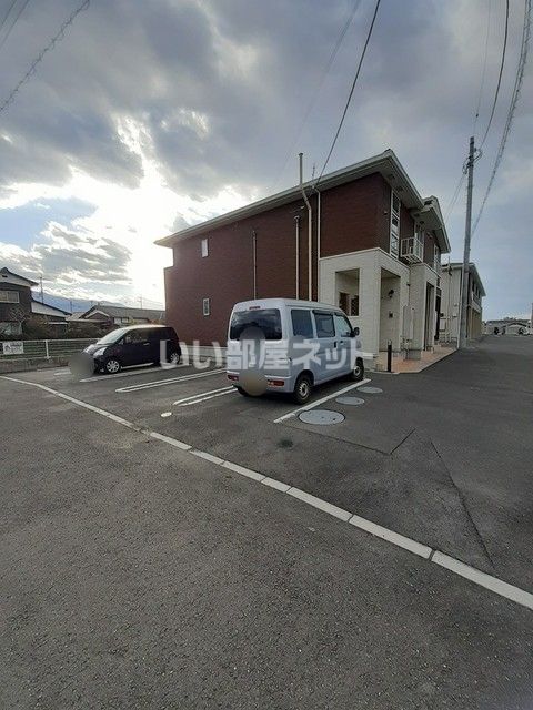 【新居浜市下泉町のアパートの駐車場】