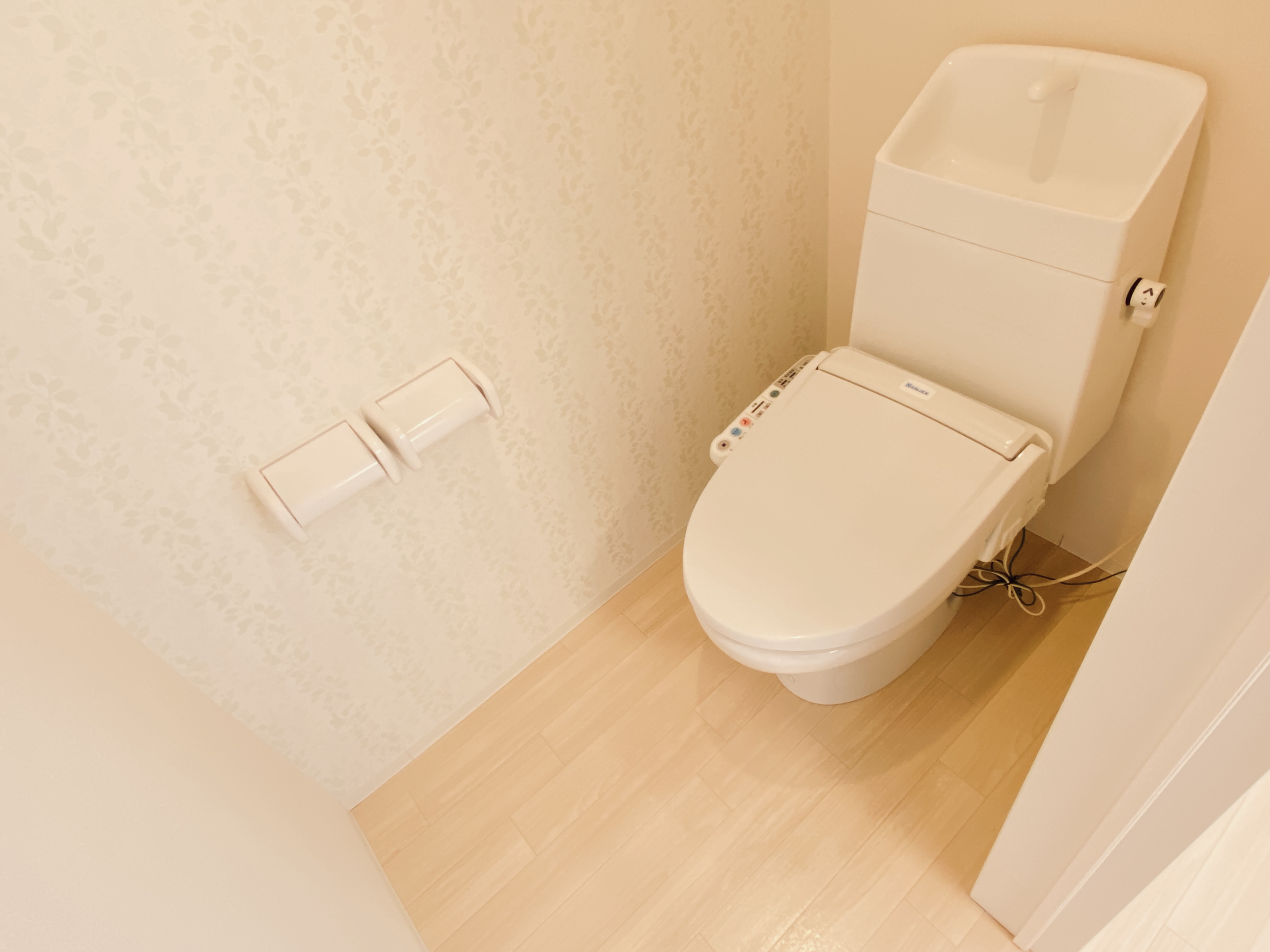 トイレ　温水洗浄便座付きです。