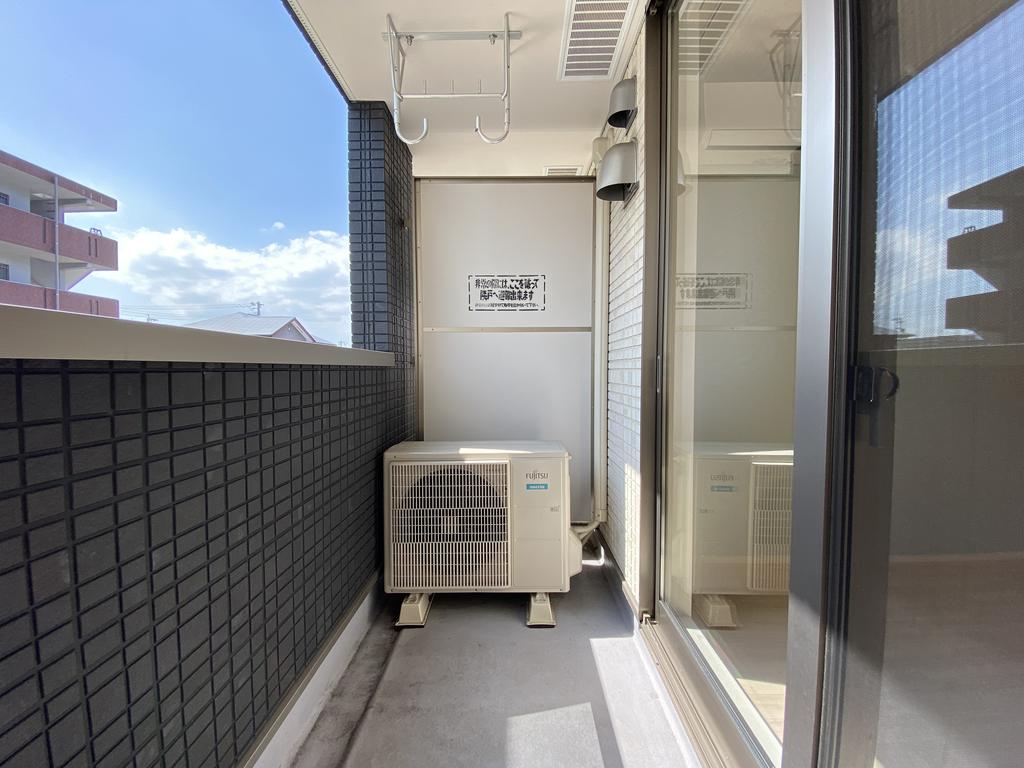 バルコニー　南東向きの明るいバルコニーです。