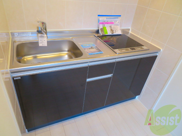 キッチン　キッチンはＩＨクッキングヒーターが付いたシステムキッチンです