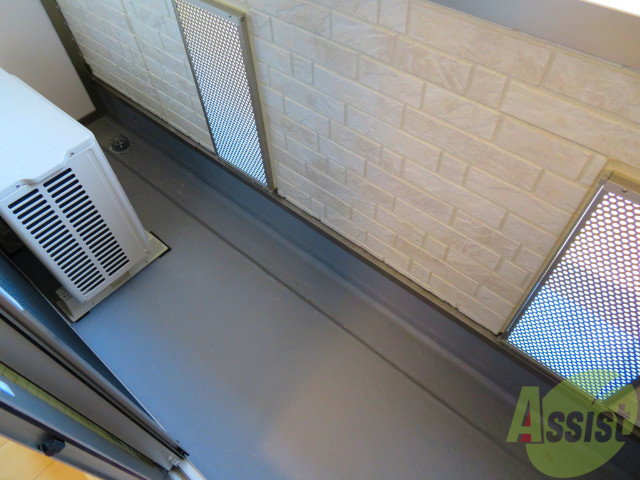 バルコニー　バルコニーがついているので晴れた日はお布団も干せますね