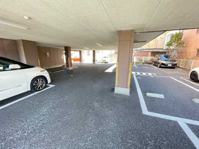 駐車場　駐車場