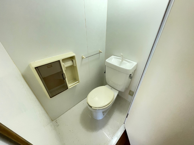 トイレ　ペーパーホルダ付です