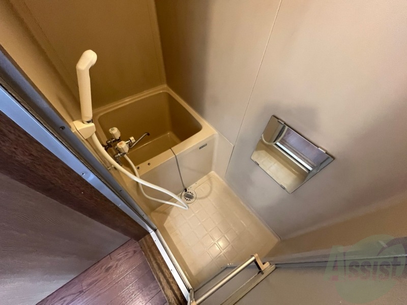 バス・シャワールーム　ユニットバスです。疲れを癒すのに欠かせませんね！