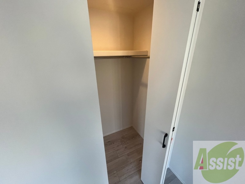 収納　クローゼットは奥行きもあり、荷物が多い方でも安心です。