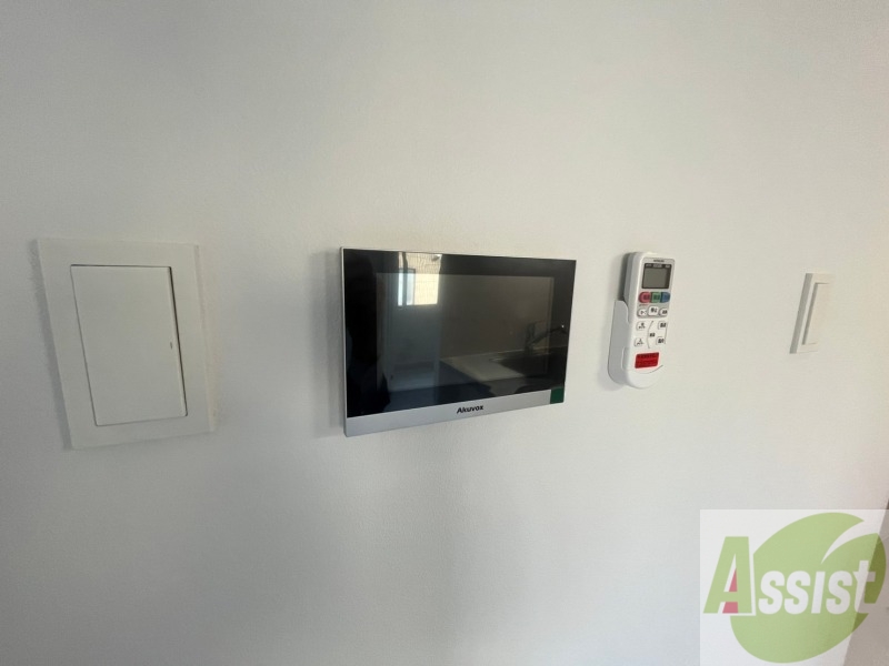 セキュリティ　ＴＶモニター付インターホンです。来客者の顔が見えるので安心！