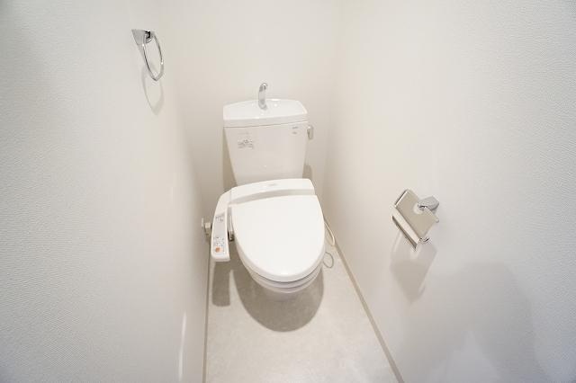 トイレ　【アーデンタワー西本町】シンプルで使いやすい玄関です