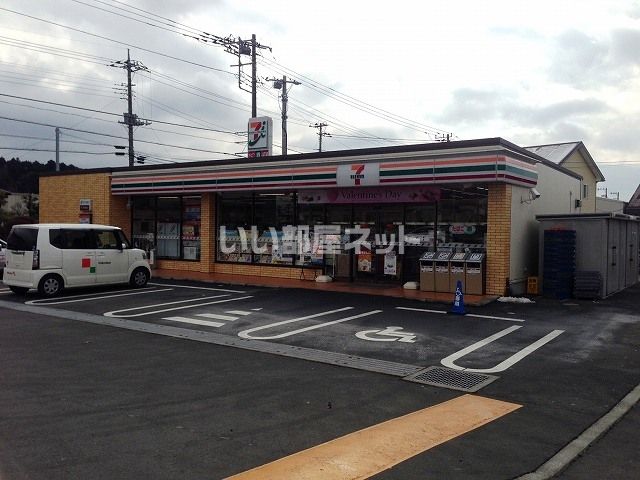 コンビニ　セブンイレブン神山店（コンビニ）まで775m