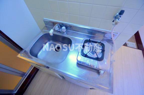 キッチン　コンパクトなキッチンで掃除もラクラク