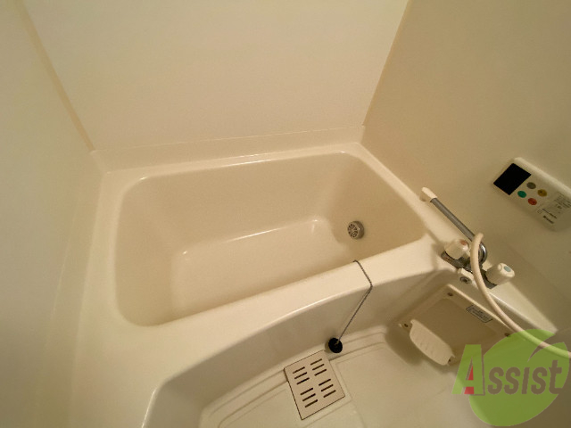 バス・シャワールーム　追い焚き機能が付いているのでいつでも温かいお風呂に入れますよ