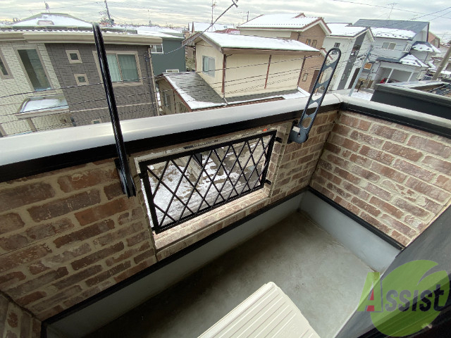 バルコニー　バルコニーがあるので洗濯物は外に干せそうですね！