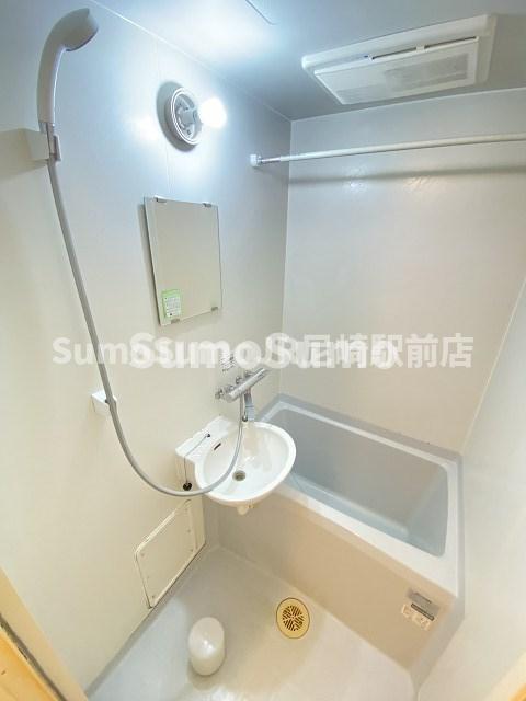 バス・シャワールーム　コンパクトで使いやすいお風呂です