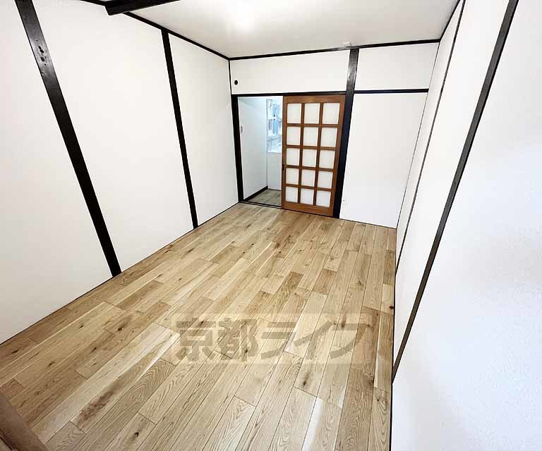 居室・リビング　落ち着いた雰囲気のお部屋です