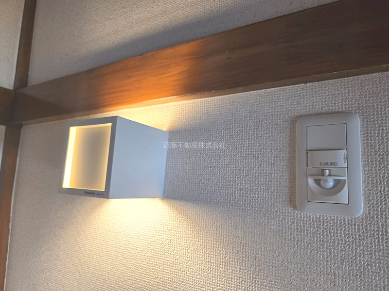 その他設備　階段には人感センサー付き照明。夜でも安心です