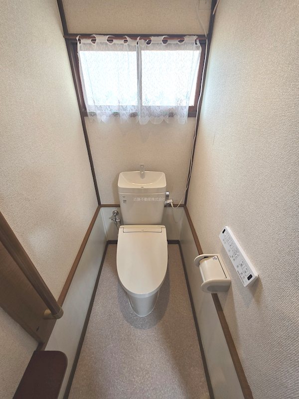 トイレ　壁リモコン付きの洗浄便座！