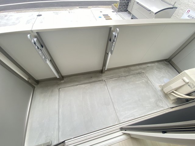 バルコニー　開放的で明るい空間を演出してくれるバルコニーです