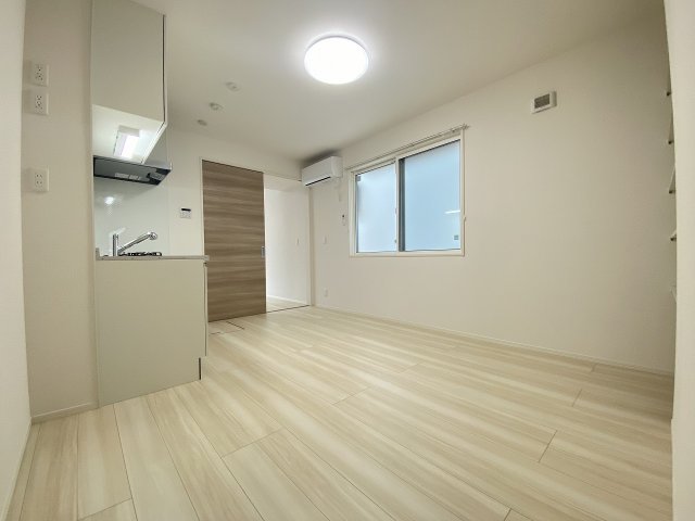 居室・リビング　こちらの居間で趣味の時間をお楽しみください