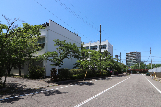 中学校　新潟市立白新中学校（中学校）まで1796m