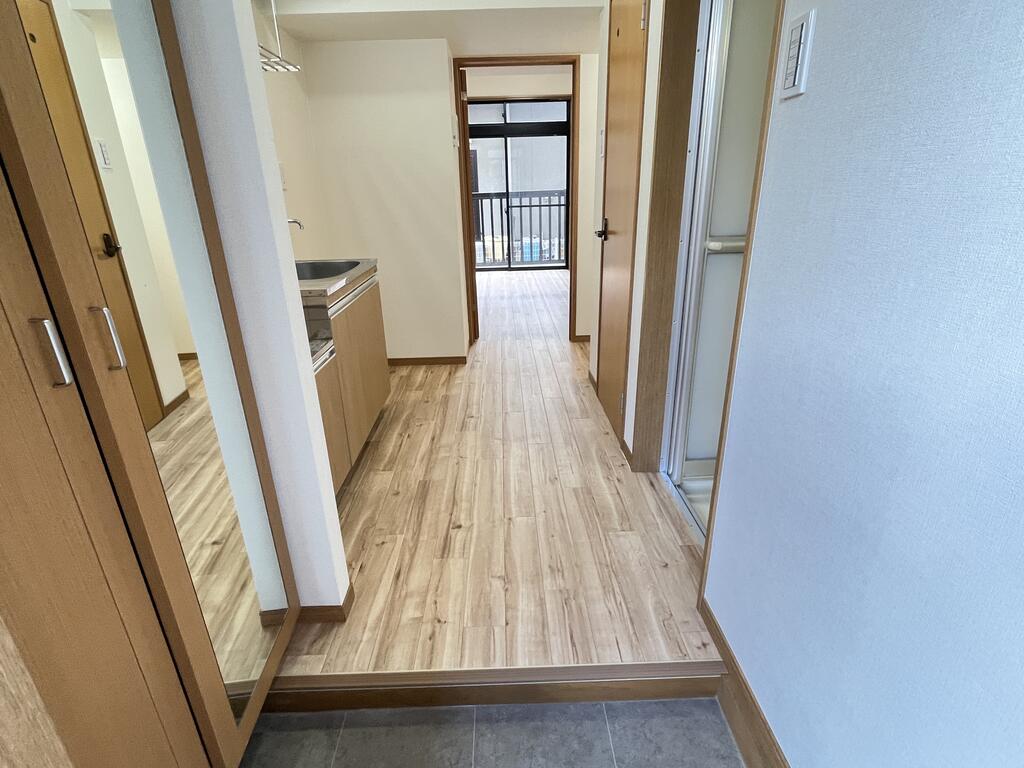 玄関　明るい内装