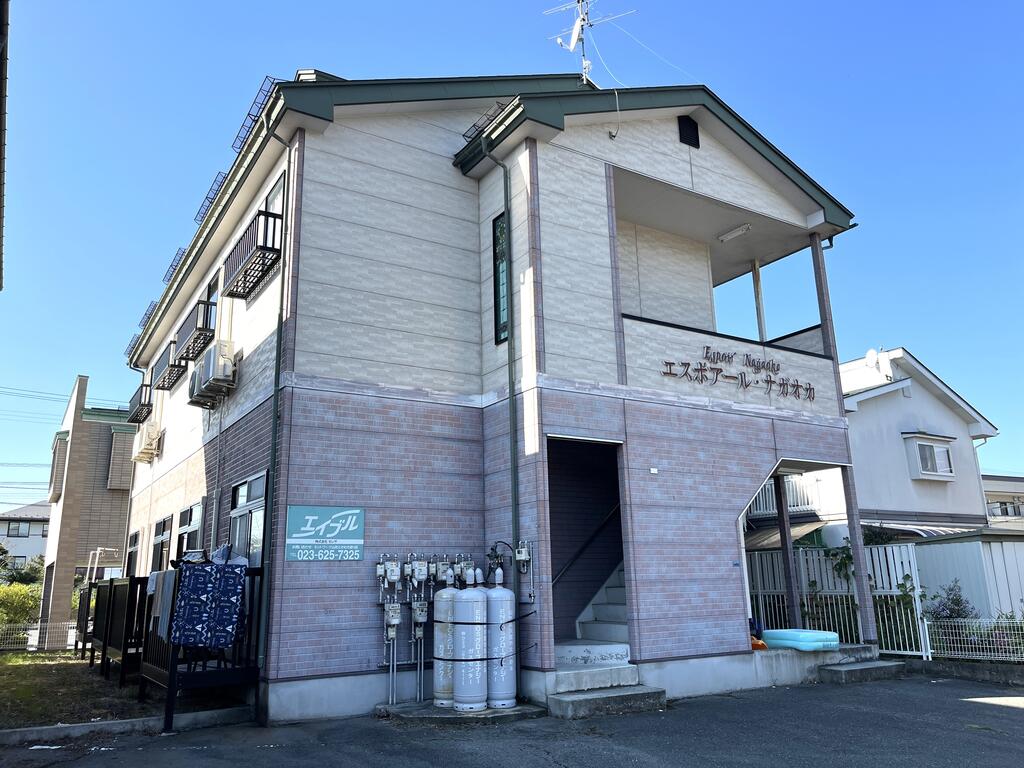 エスポアールナガオカの建物外観