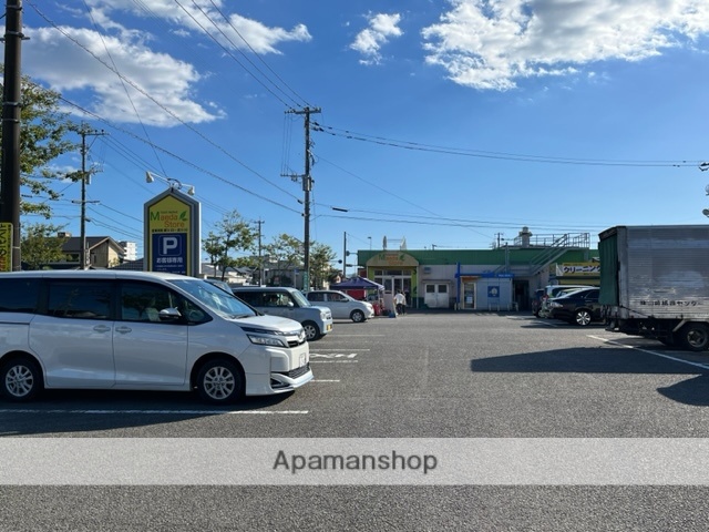 スーパー　マエダ（スーパー）まで1063m