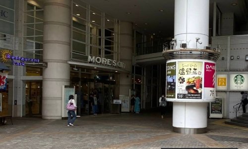 ショッピングセンター　横須賀モアーズシティ（ショッピングセンター）まで717m
