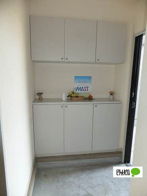 玄関　写真は別室。状況が異なる場合は現況を優先します。