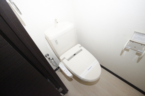 トイレ　※別号室の写真です