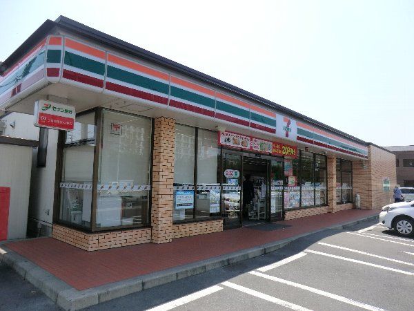 コンビニ　セブンイレブン（コンビニ）まで200m