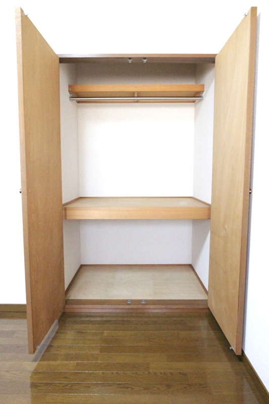 収納　北側居室の収納・ハンガーパイプ付