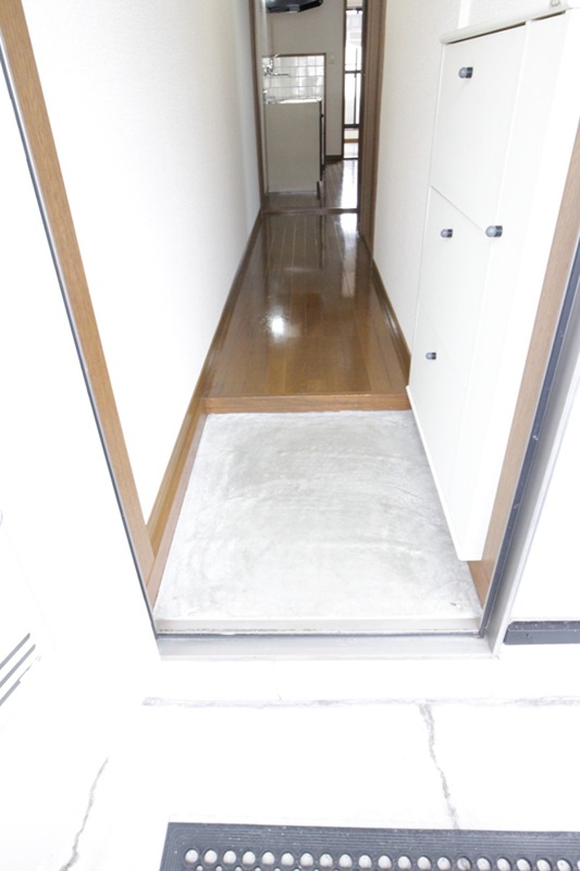 玄関　スリムタイプのシューズボックス