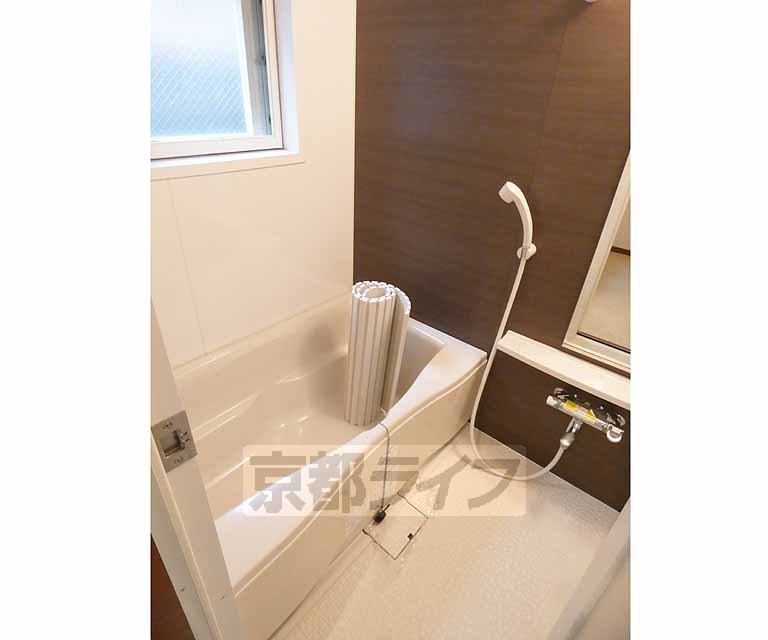 バス・シャワールーム　とても綺麗で広々としています。