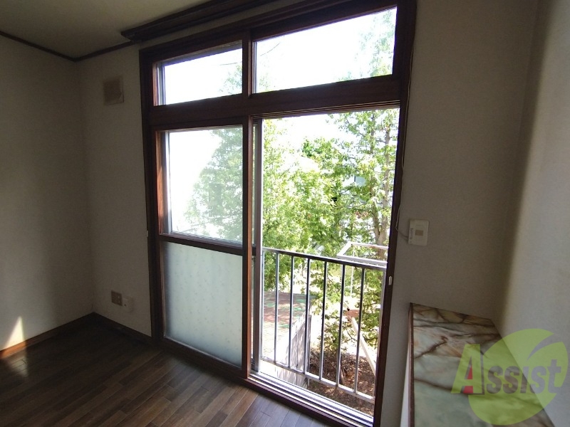 バルコニー　窓を開けると風通しも良く、気分も上がりそう！