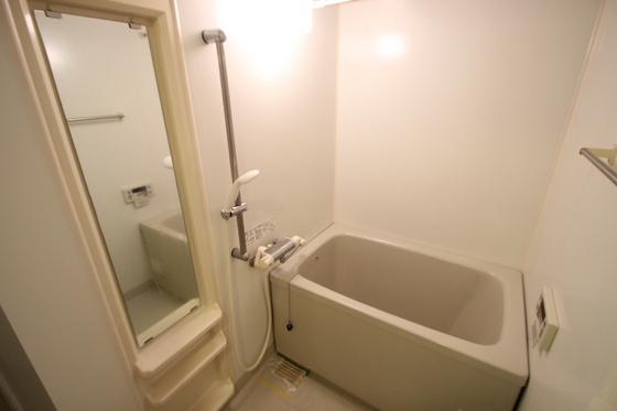 バス・シャワールーム　※別部屋の写真です