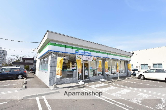 コンビニ　ファミリーマート（コンビニ）まで430m