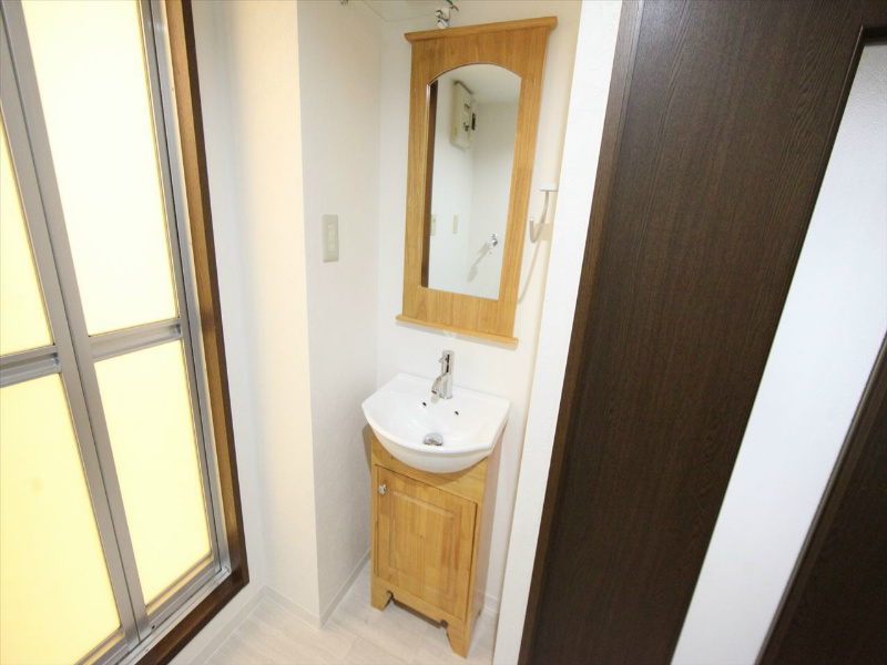 洗面設備　独立洗面台　収納スペース有