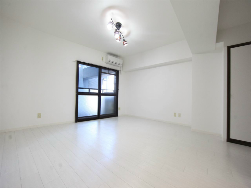 その他部屋・スペース　洋室13.3帖　エアコン完備　バルコニー